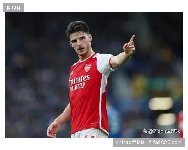 德克兰·赖斯作为中场核心，其跑动和传球能力有效串联了阿森纳的全场攻防